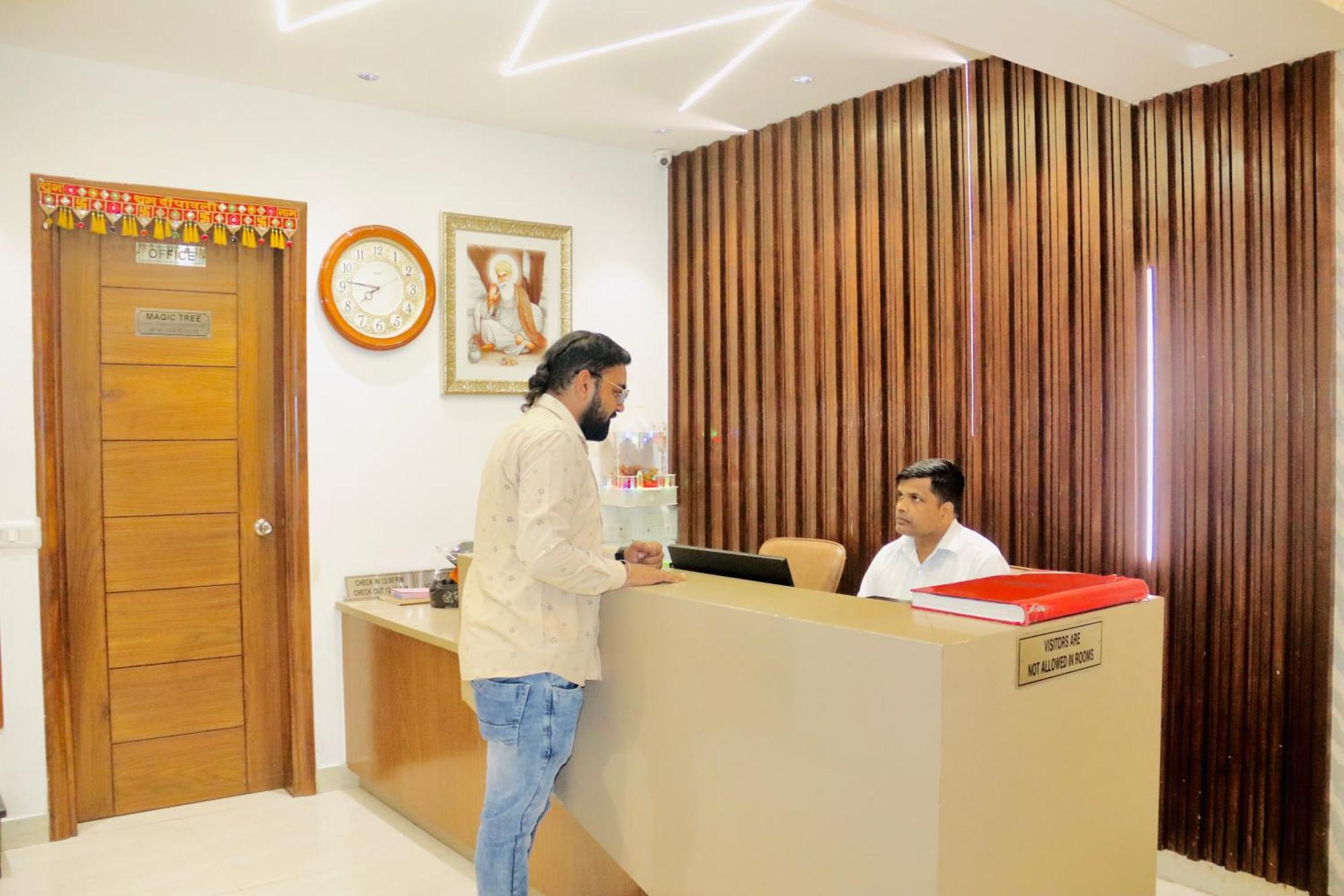 Hotel Magic Tree Karol Bagh Metro Station New Delhi المظهر الخارجي الصورة